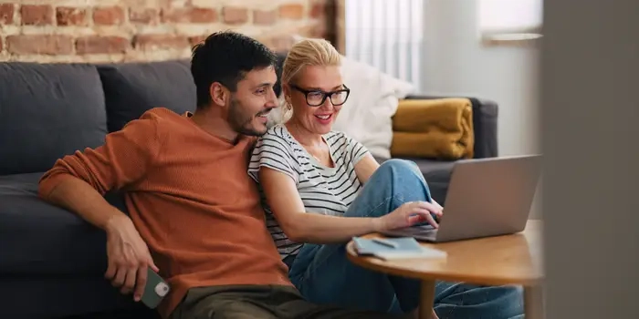 How Web Designers Can Choose the Best Savings Account for Their Family